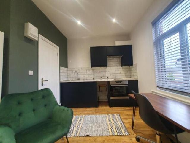 Studio for rent in East Midlands