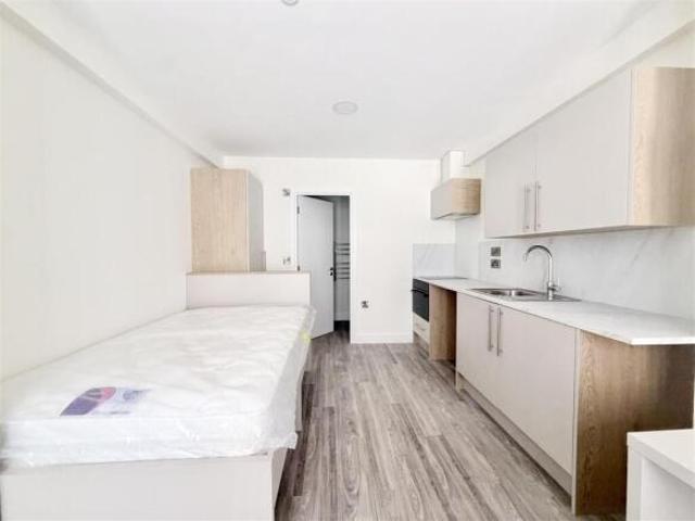 Studio for rent in Telford