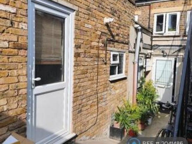 Studio for rent in Cat Hill