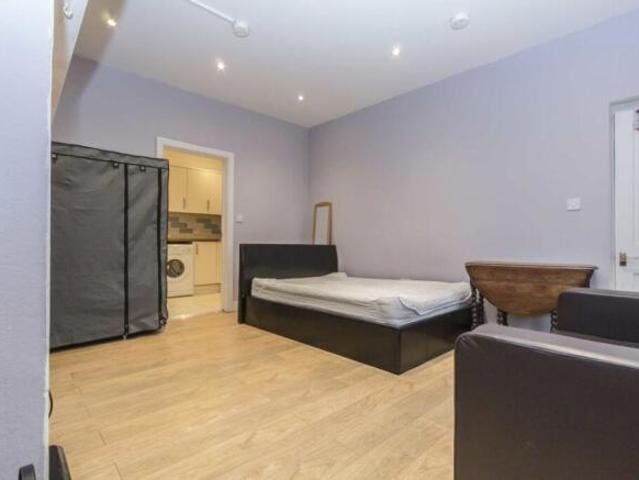 Studio for rent in Teddington, Greater London