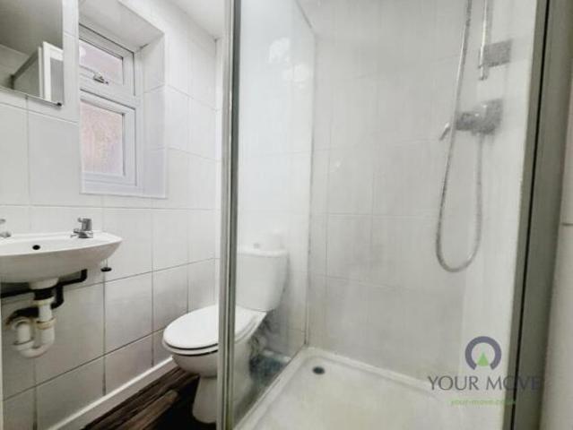 Flat for rent in Cat Hill, England