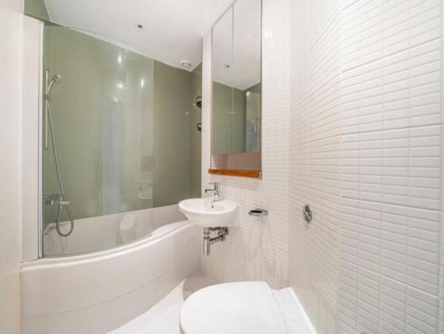 Flat for rent in Acton, Greater London