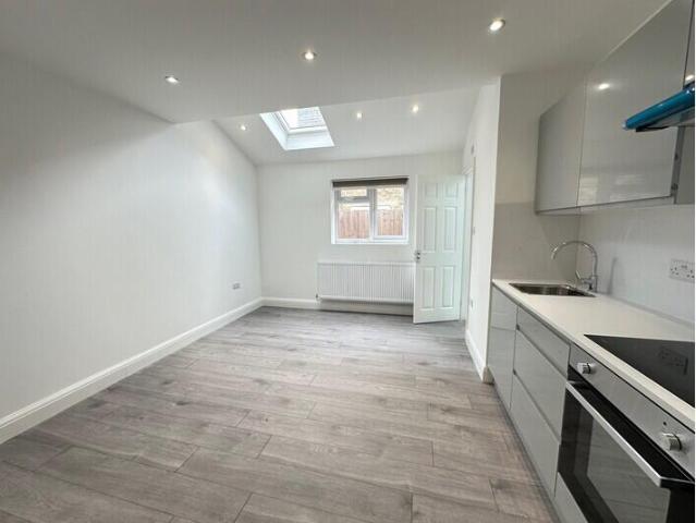 Studio for rent in The Rise, Isle Of Man