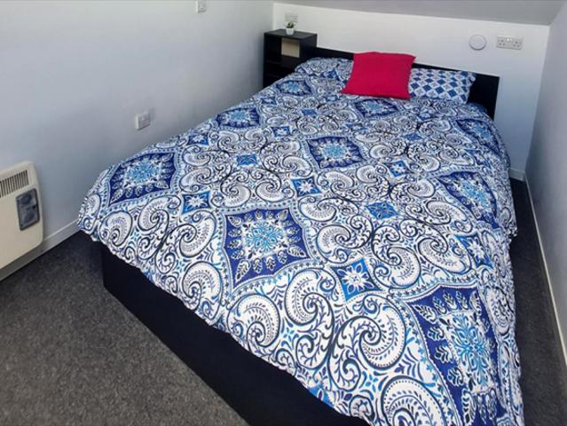 Studio for rent in Waterhead, Pendock
