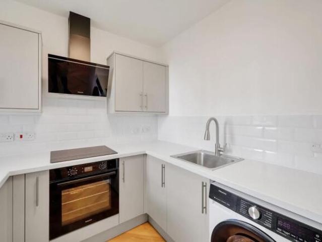 Studio for rent in Cat Hill