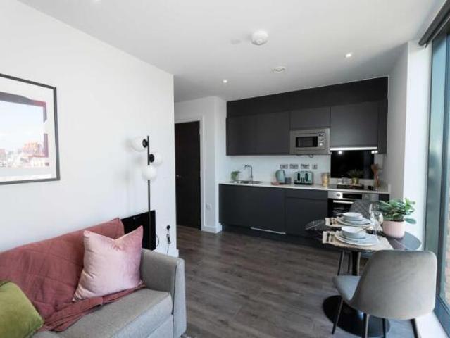 Studio for rent in Calderstones