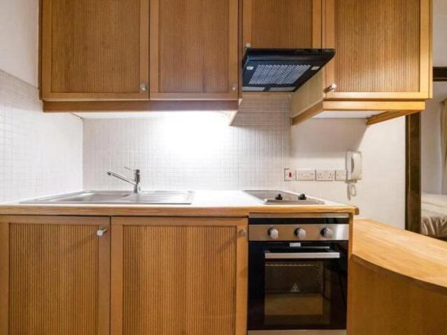 Studio for rent in Cat Hill, England