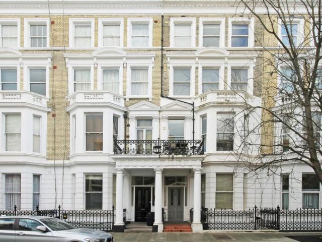 Flat for rent in West Kensington, Greater London