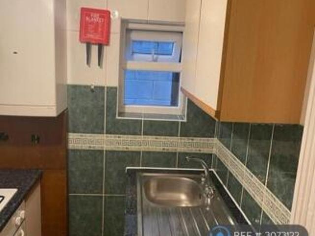 Studio for rent in Cat Hill, England