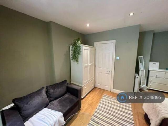 Studio for rent in Cat Hill