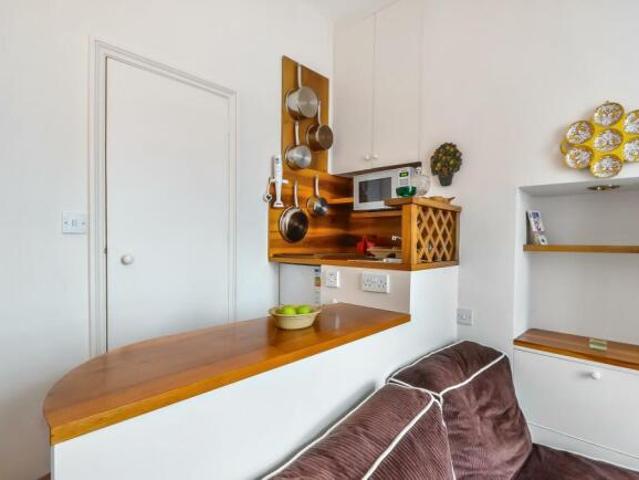 Studio for rent in Cat Hill