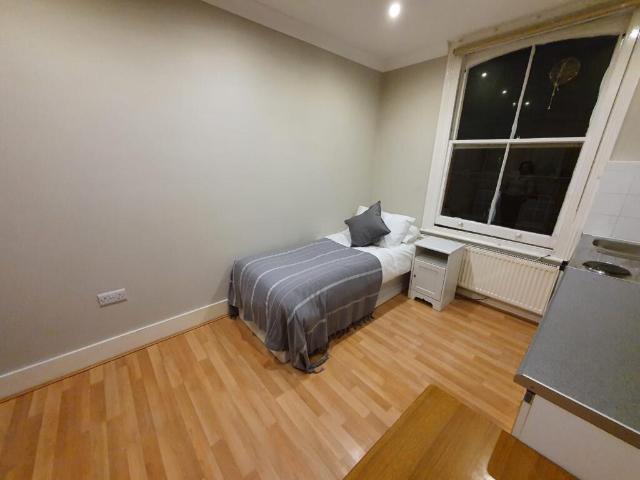 Studio for rent in Royal Borough Of Kensington And Chelsea