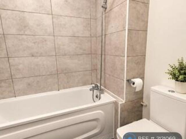 Studio for rent in Cat Hill, England