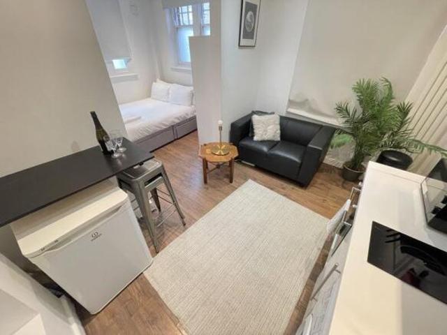 Studio for rent in Cat Hill