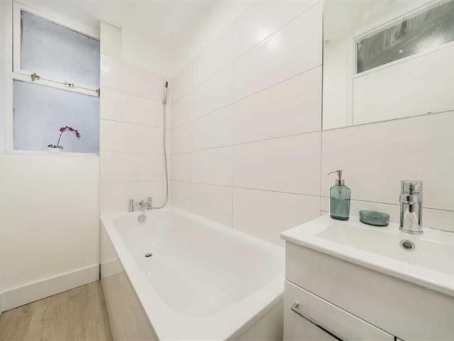 Flat for rent in Westminster