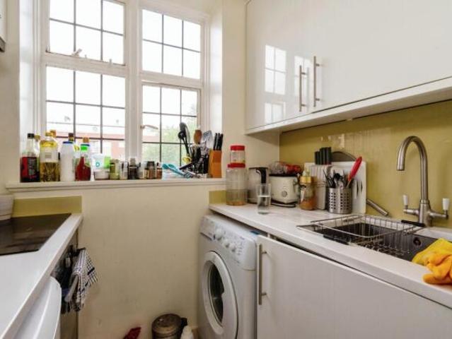 Flat for rent in Cat Hill, England