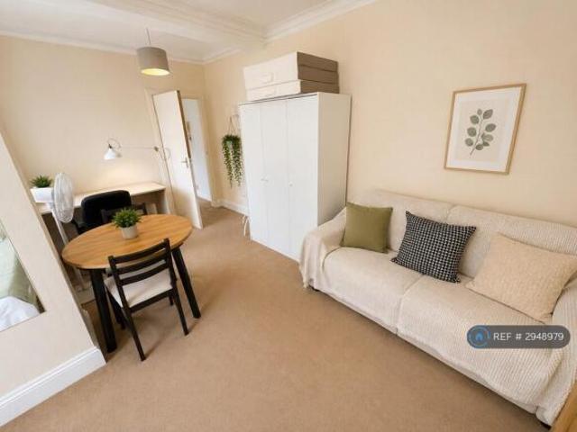 Studio for rent in Cat Hill