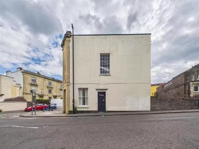 House for rent in Kingswood, School House