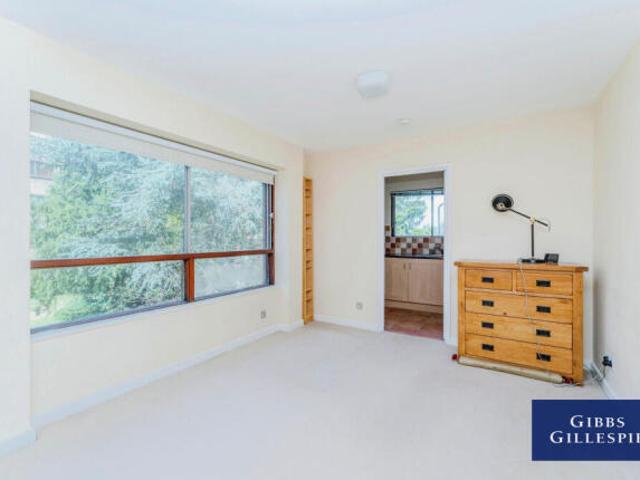 Flat for rent in Cat Hill