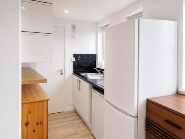 Studio for rent in Cat Hill