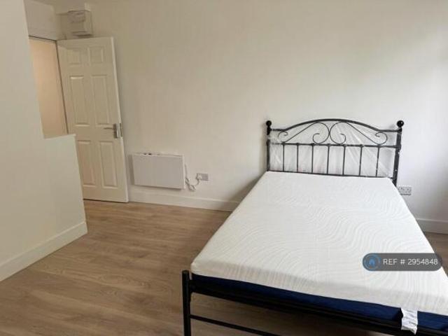 Studio for rent in Cat Hill