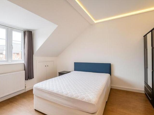 Studio for rent in Cat Hill