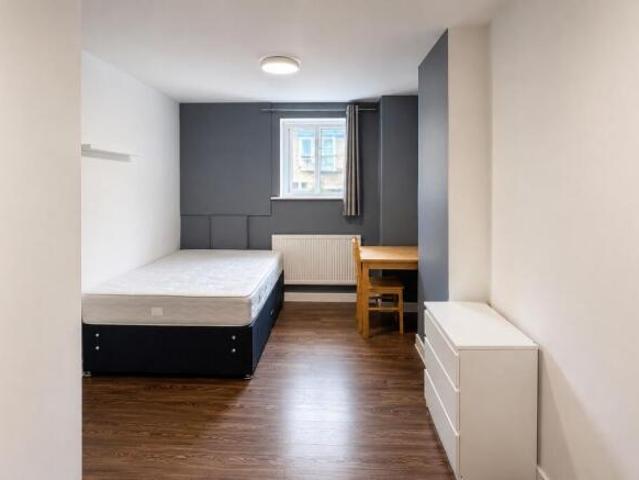 Studio for rent in Cat Hill