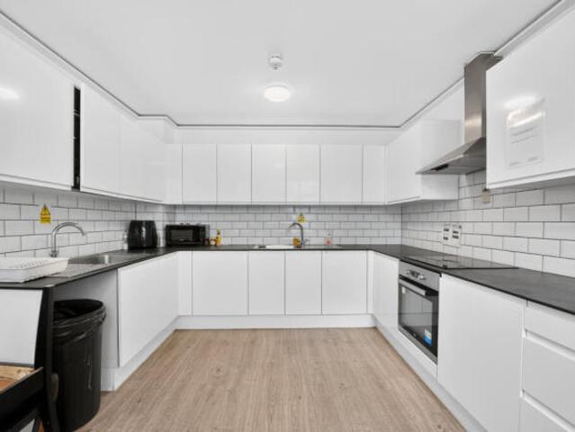 Studio for rent in Cat Hill, England