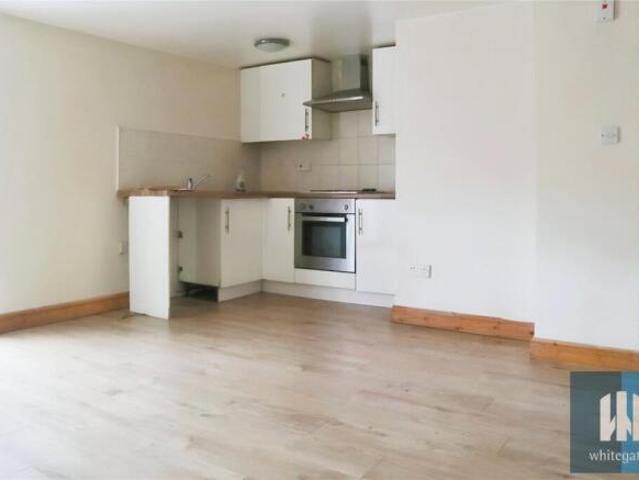 Studio for rent in Milnsbridge, Kirklees