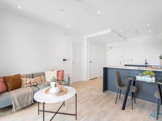 Flat for rent in Brentford, Greater London