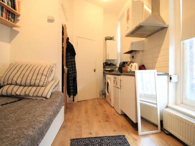 Flat for rent in Cat Hill