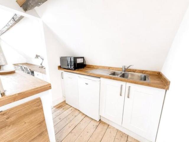 Studio for rent in Compton, West Midlands