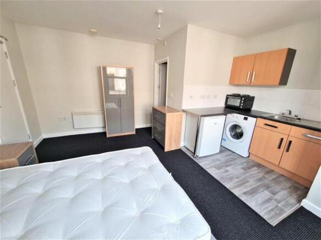 Studio for rent in Compton, West Midlands