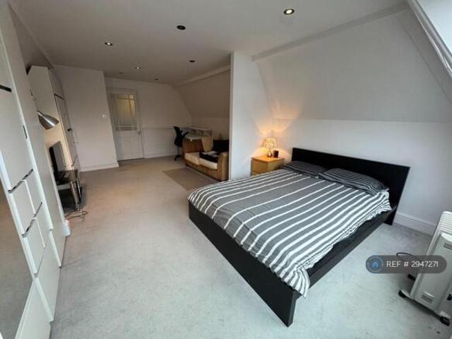 Studio for rent in Cat Hill