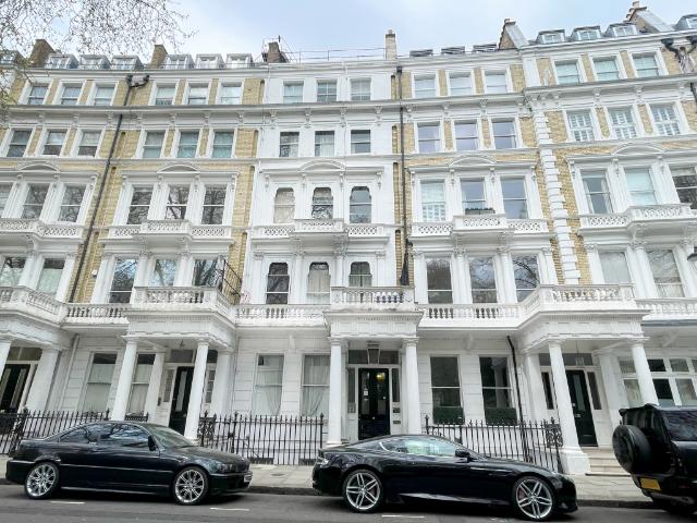 Studio for rent in Earl's Court