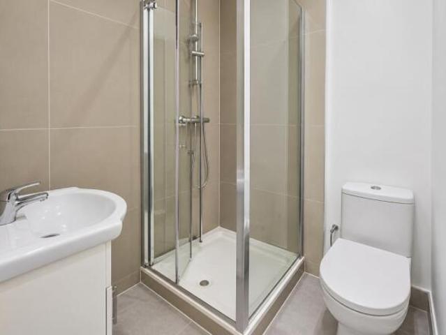 Studio for rent in Cat Hill, England