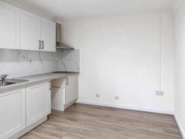 Studio for rent in Cat Hill, England
