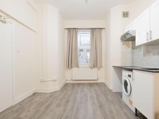 Studio for rent in Cat Hill