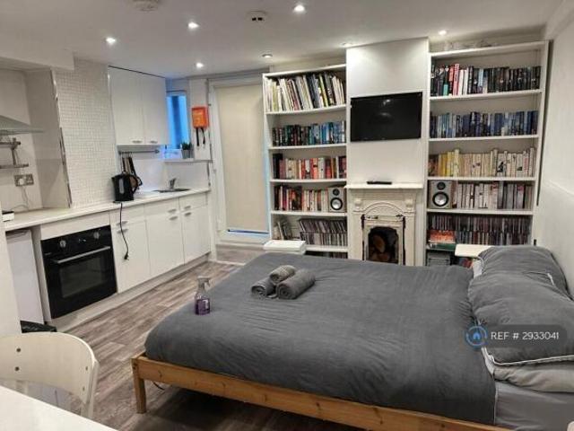 Studio for rent in West Yorkshire