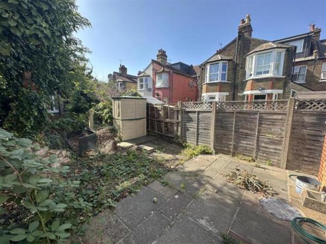 Studio for rent in South Lane, West Yorkshire