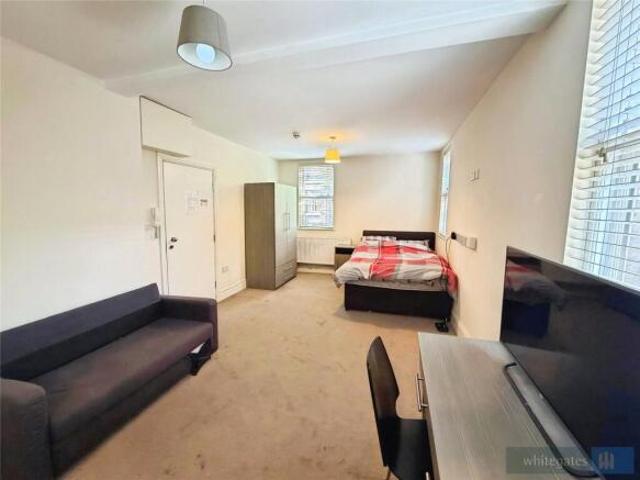 Studio for rent in Calderstones