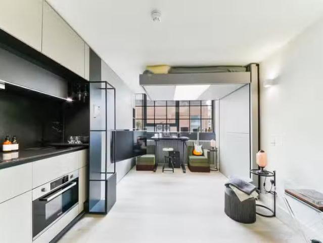 House for rent in Brentford End, Greater London