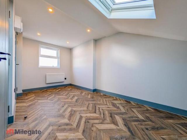 Studio for rent in Cat Hill