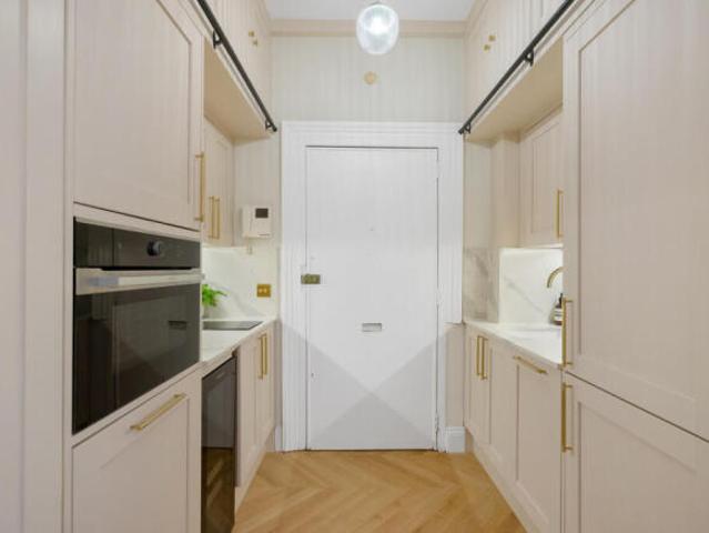 Studio for rent in Cat Hill