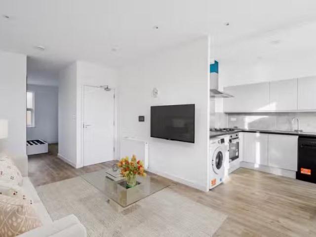 House for rent in Burnt Oak, Greater London