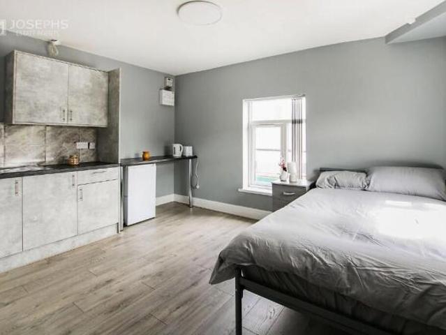 Studio for rent in Lee Bank, Greater Manchester