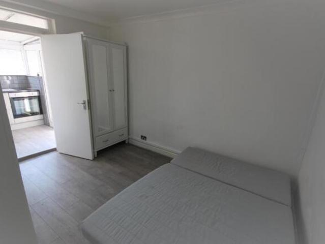 Studio for rent in Cat Hill