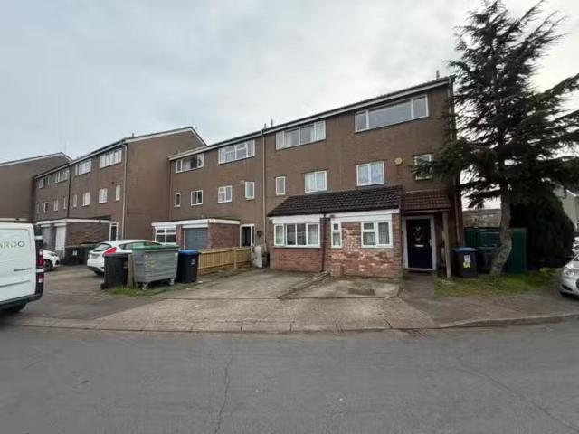 House for rent in Highfield, Pouchen End