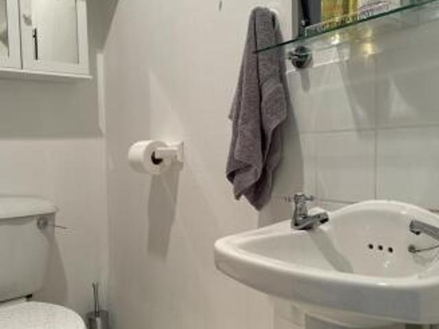 Studio for rent in Littlecote, West Sussex