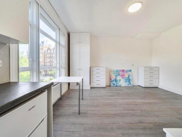 Studio for rent in Cat Hill